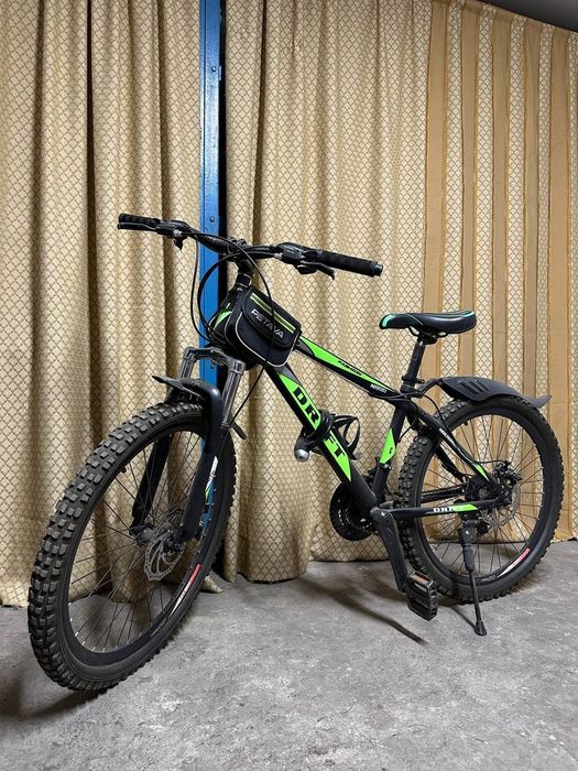 Велосипед зеленный.