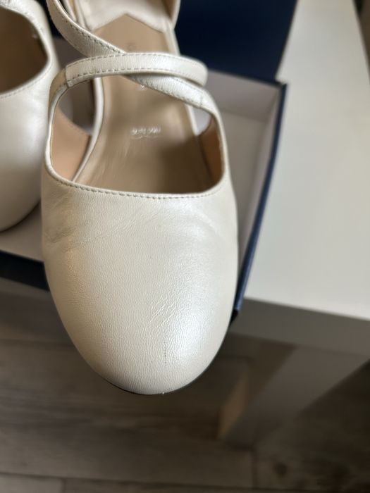 Обувки булченски бели