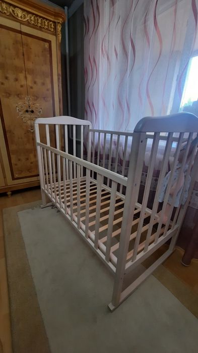 Продам манеж белого цвета