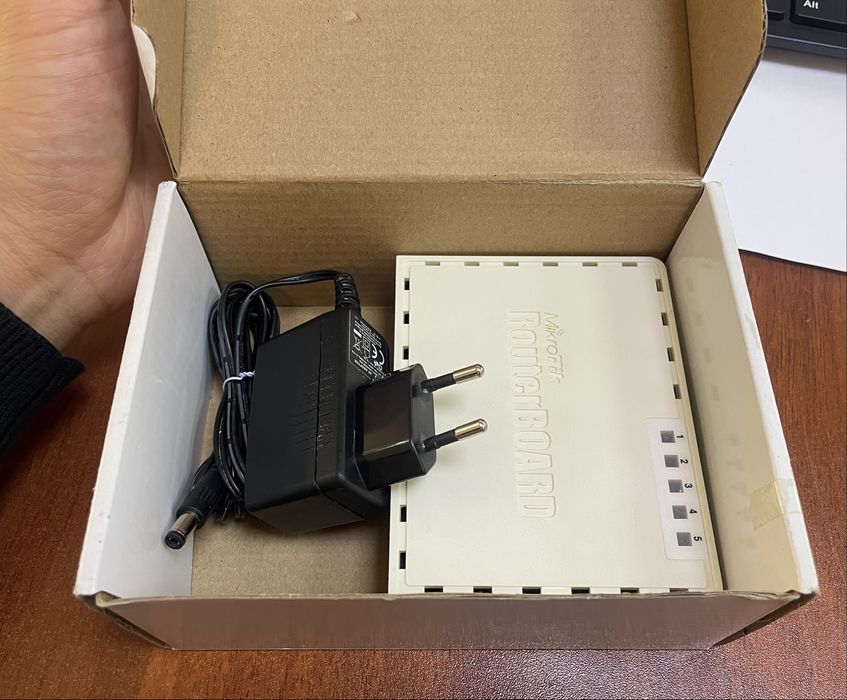Маршрутизатор MikroTik (микротик) RB750