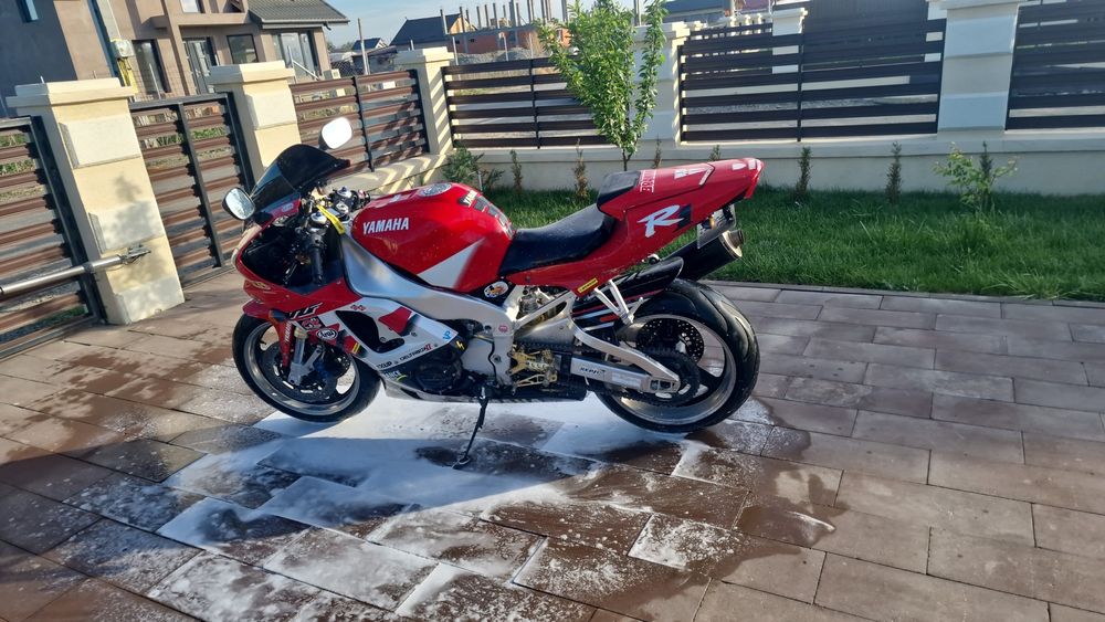 Yamaha R1 RN 04 2001