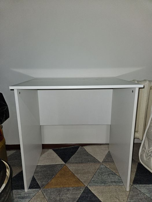 Вещи И стол и стулья