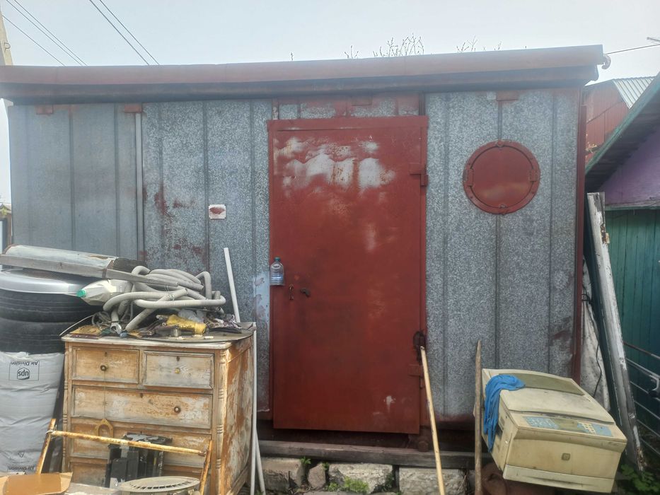 Продам металлический контейнер-бытовку