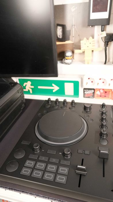 Native Instruments Traktor MX2 DJ контроллер