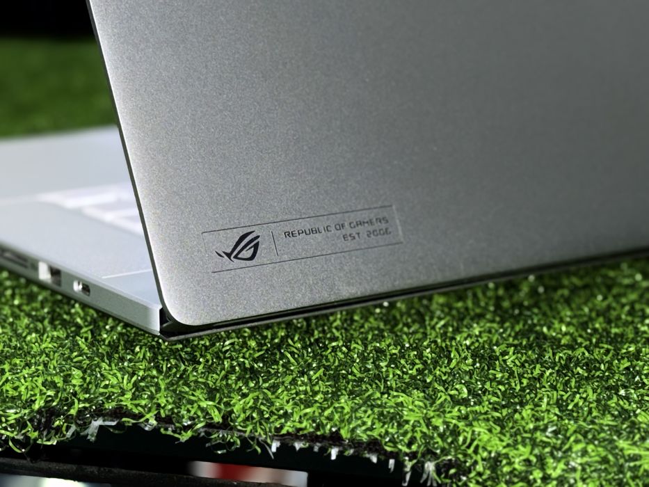 Asus Zephyrus ultra-9 RTX-4060 8Gb 16/1Tb