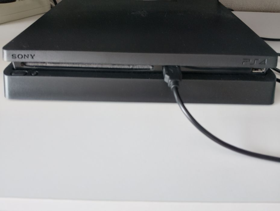 Продам playstation 4