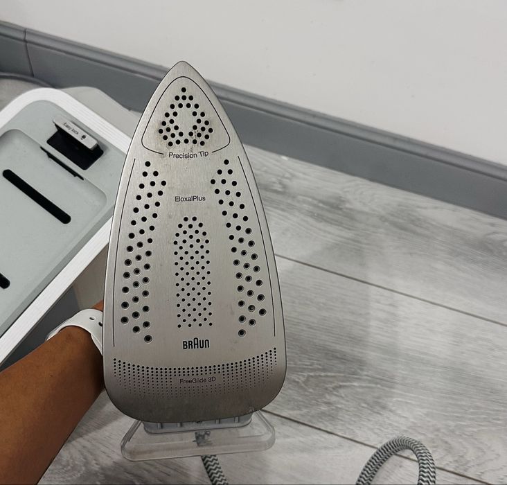 Braun CareStyle 7 Pro — парогенератор с утюгом