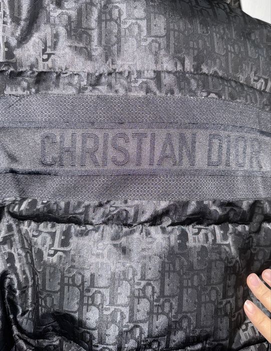 Продам куртку черного цвета