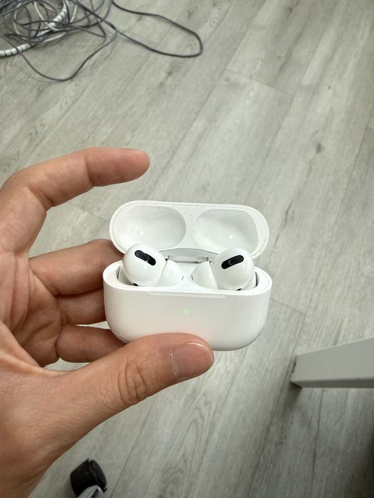 Airpods Pro 1 with magsafe charging case