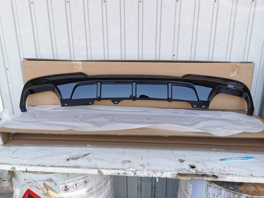 Difuzor Bara Spate Evacuare Dubla Bmw F10 M-Performace Negru lucios