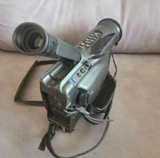 Продам видеокамеру.
