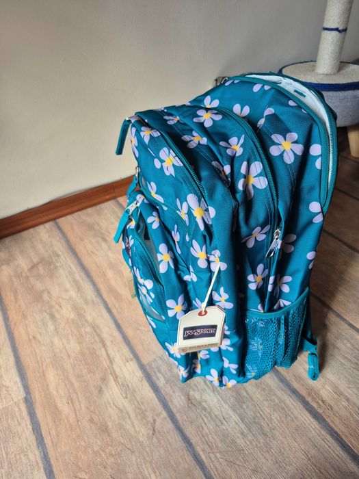 продавам НОВИ ОРИГИНАЛНИ раници Jan Sport