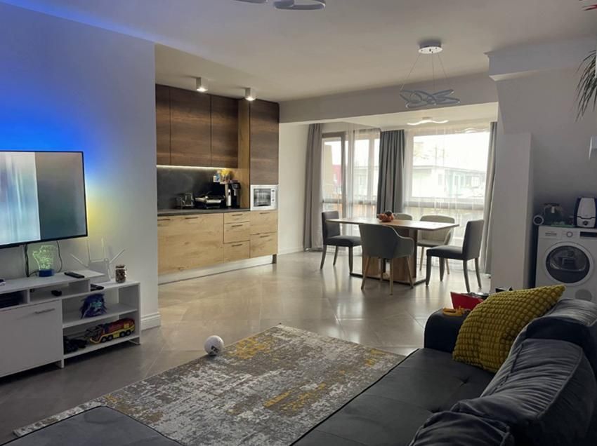 Дава се под наем Тристаен апартамент в Пловдив, Център - 122 кв.м за 850 € - Снимка #2