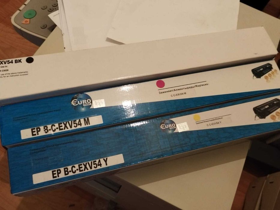 Продам картридж в комплекте для принтера Canon 3025i