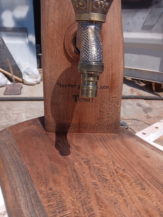 Дъска за мезета диспенсър за алкохол