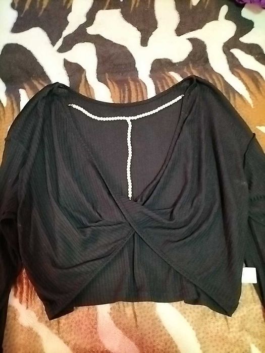 Bluza neagra cu spatele gol cu mărgele mărimea L