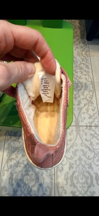 Продам ботинки на девочку