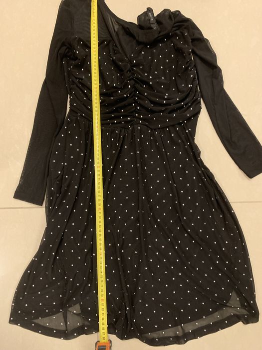 Vand rochie MOHITO neagra S si paiete argintii marime 44-46