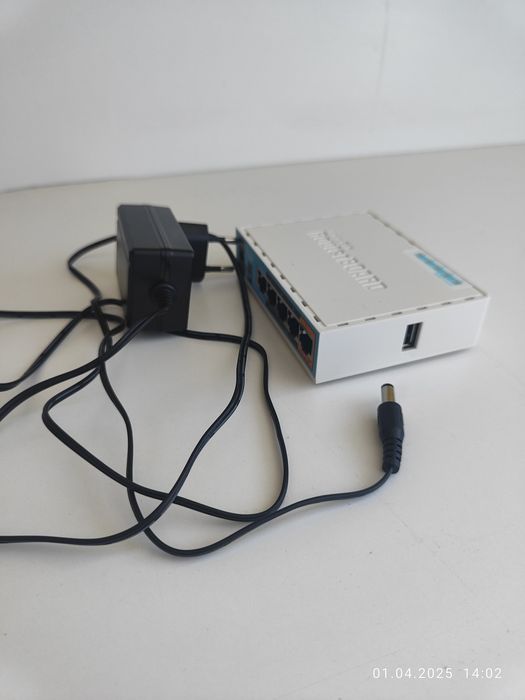 Маршрутизатор MikroTik hAP RB951Ui-2nD белый