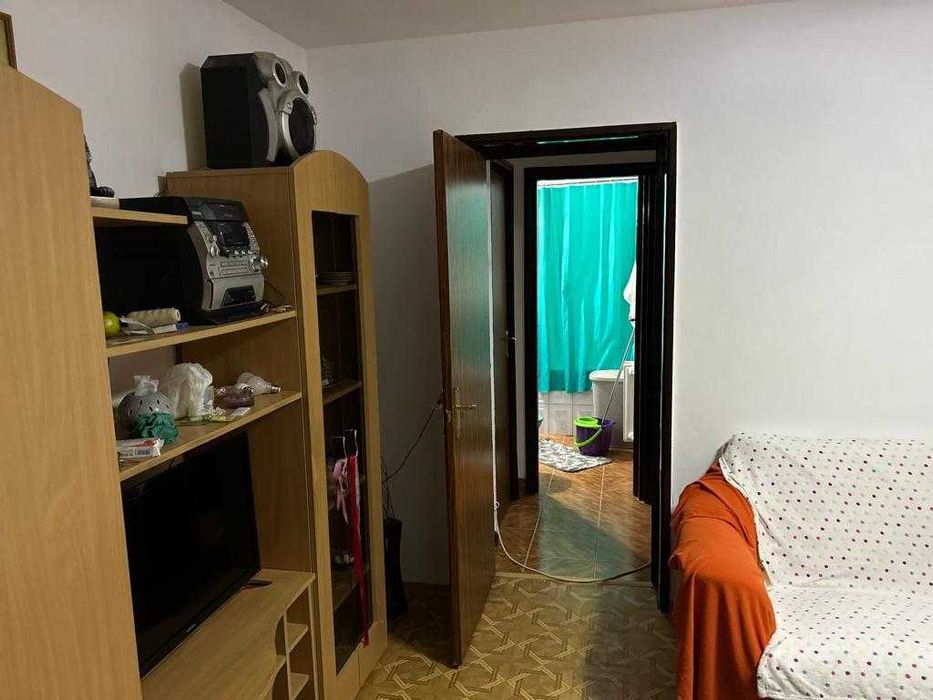 Închiriez apartament