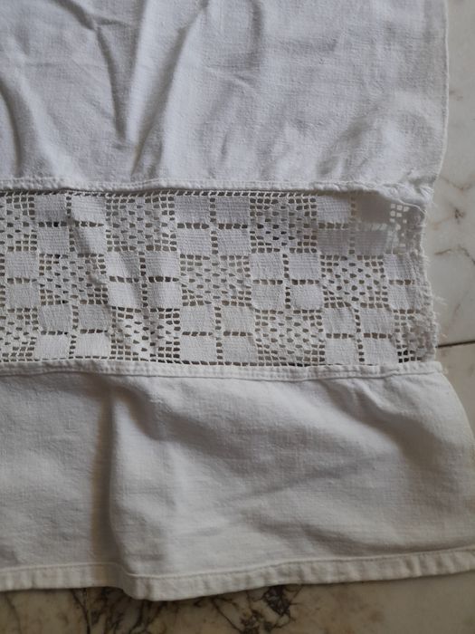 Ризи от народни носии от Лудогорието,черга,кърпи,кувьор и карета.