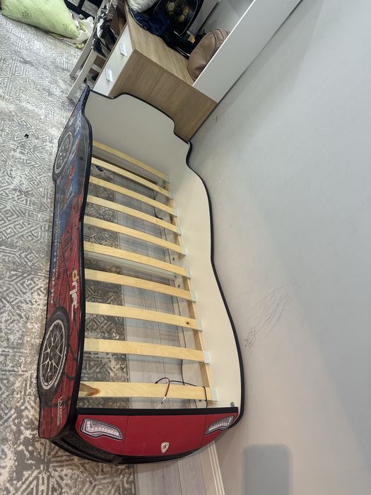 Детская кровать машинка