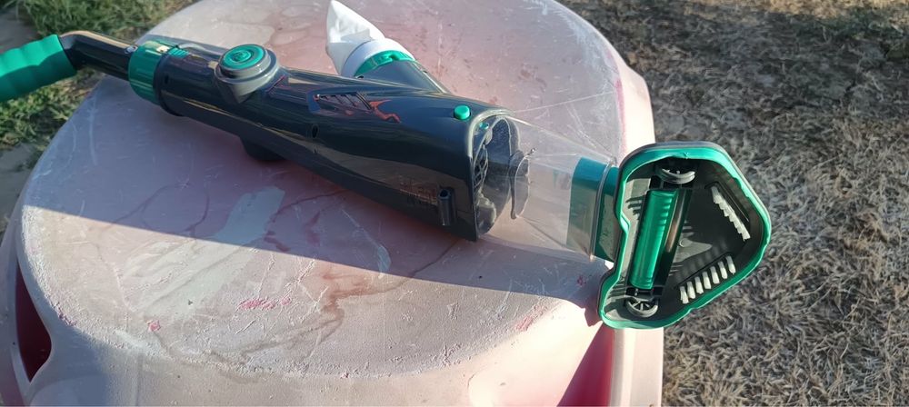 Ръчна прахосмукачка с батерия Shark Blaster за мини басейни и вани