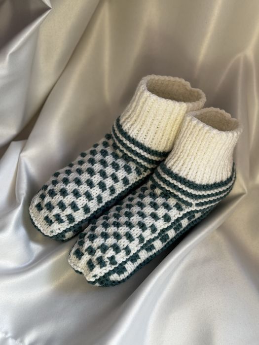 Вязаные носки из мягкого акрила