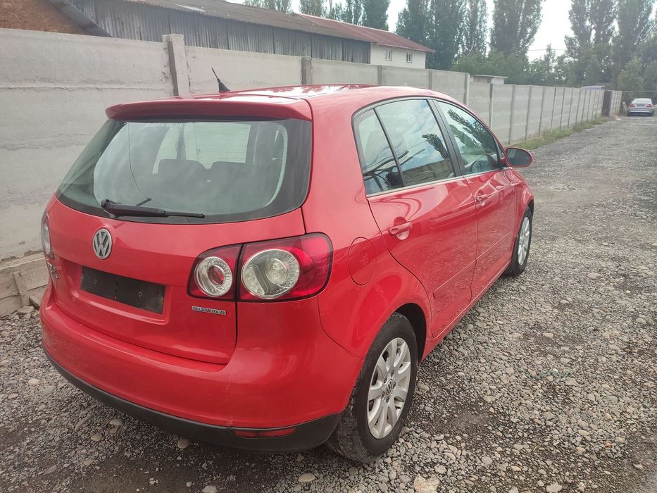 Dezmembram Volkswagen Golf 5 Plus Usa fata-spate stanga