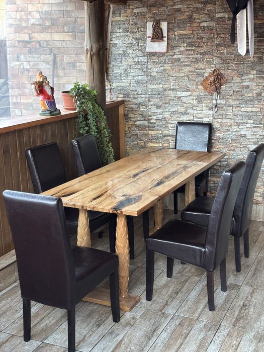 Masă din lemn masiv