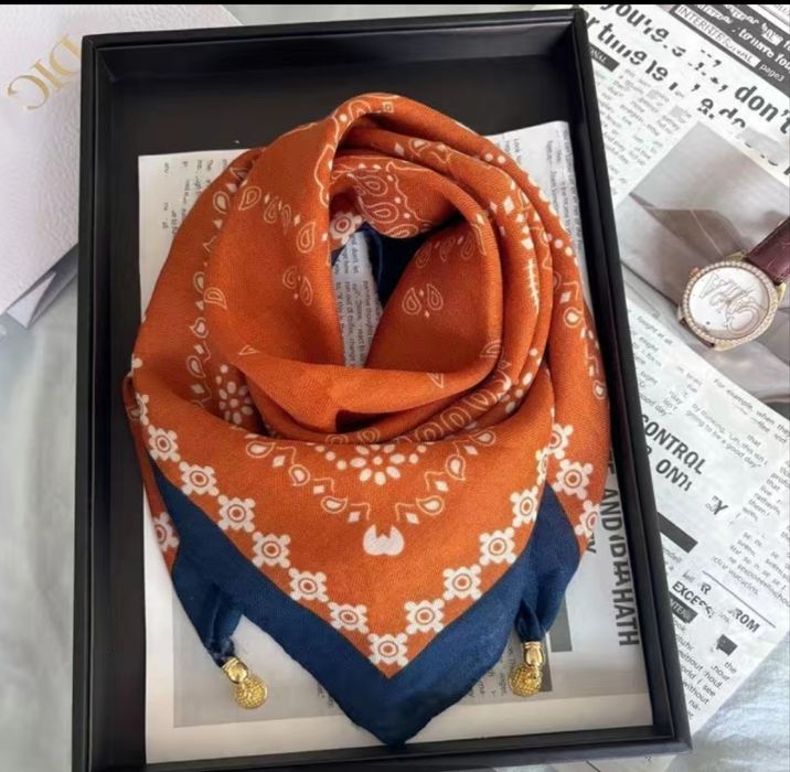 Платок на магните на весну