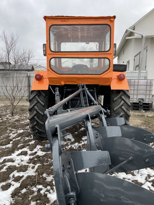 Vand tractor utb 650+ plug cu 3 cormane