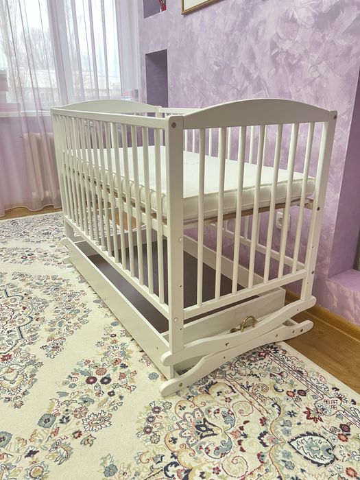 Кроватка детская деревянная