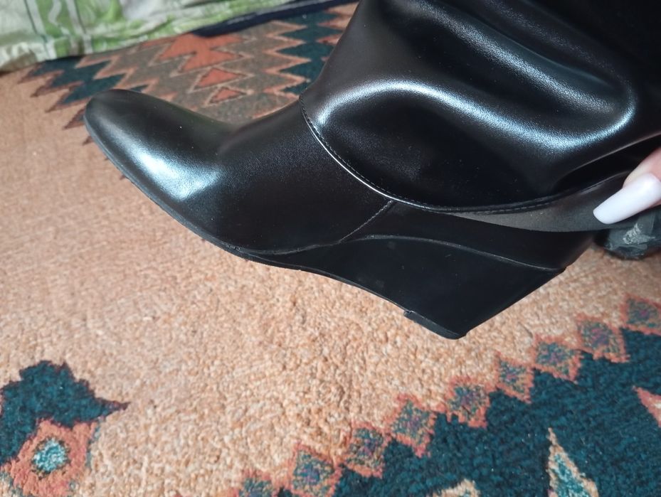 Чёрные сапоги. Торг уместен