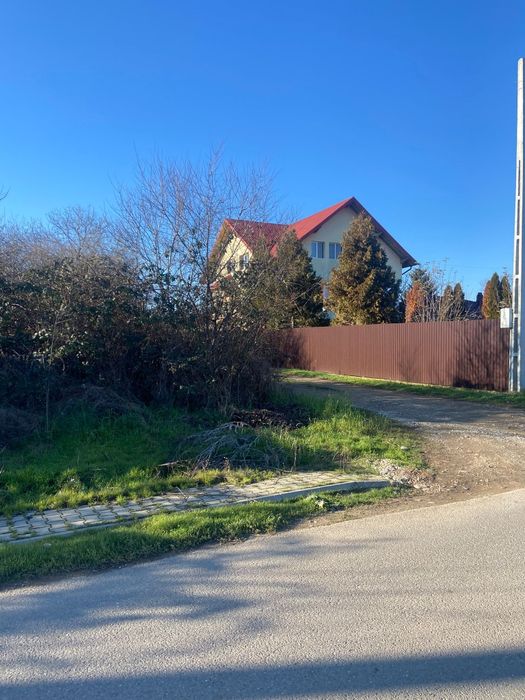 Teren intravilan Baicoi / La strada