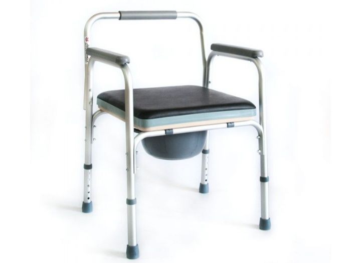 Стул-кресло с санитарным оснащением