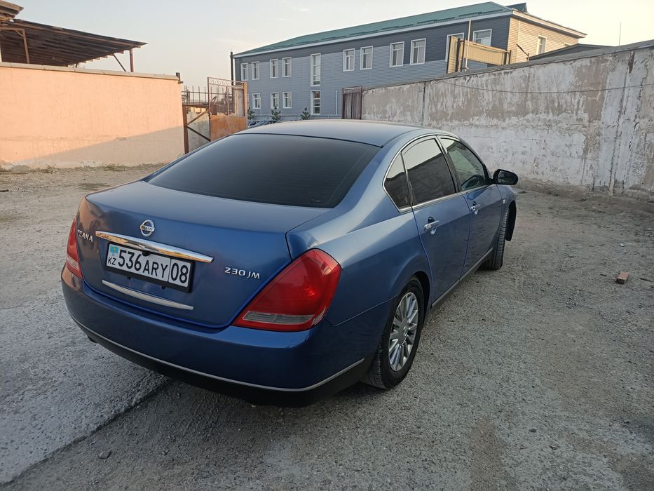 Nissan Teana J31.