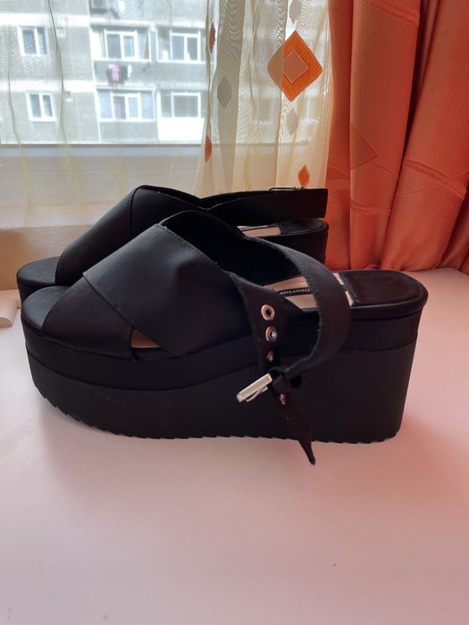 Sandale cu platforma Stradivarius