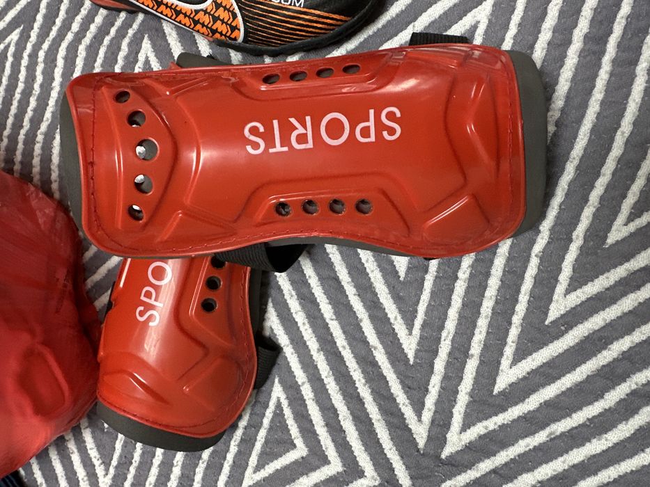 Продам футбольные бутсы