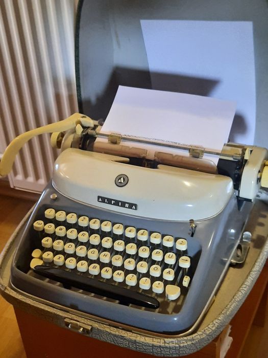 Mașină de scris Alpina funcțională
