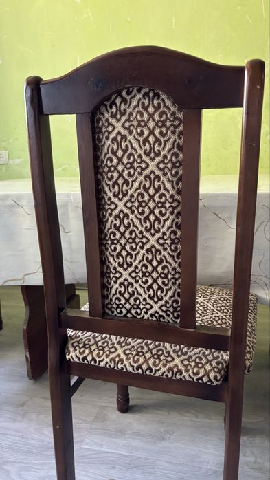 Стол и стулья в отличном состоянии