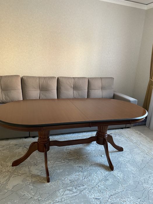 Продам обеденный стол