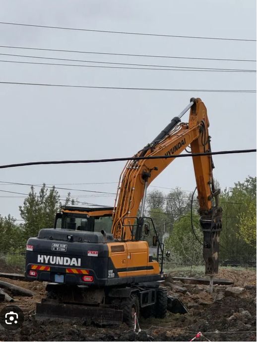 Экскаватор погрузчик, гидромолот, септик, водопровод.
