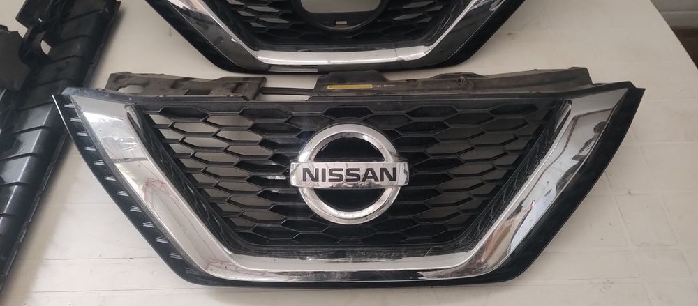 Grila bara fata , trager Nissan Qashqai J11