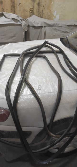 Уплотнительные резинки дверей на Ауди 100 С4.