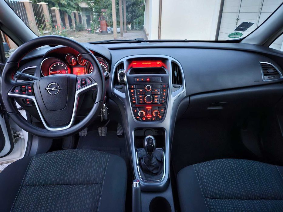 Opel Astra J facelift