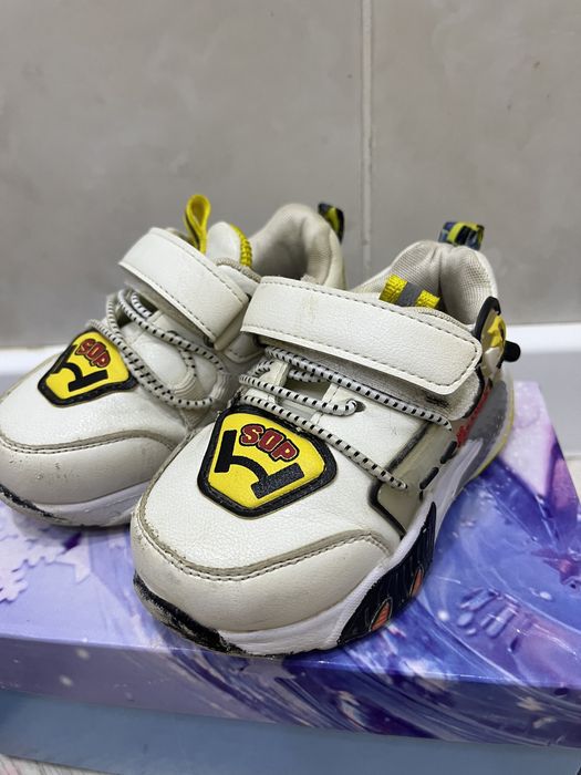 Продается детские кроссовки для мальчика