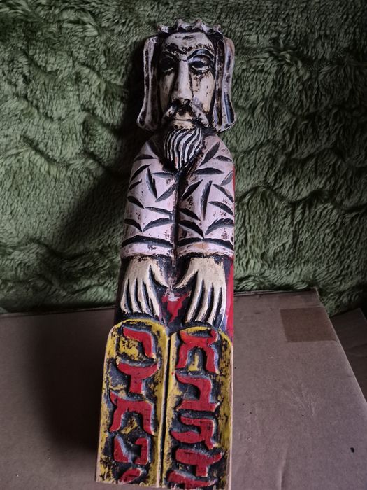 Vând o statuietă lemn,scluptate pictate manual ,made Indonezia

- fabr