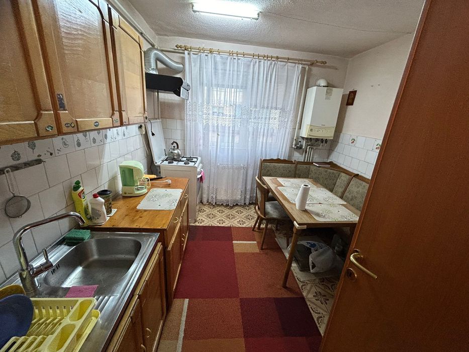 Închiriez apartament 2 camere semidecomandat