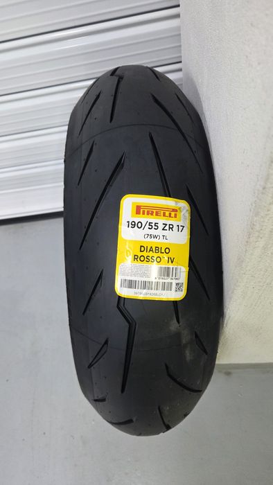 Pirelli Diablo Rosso IV